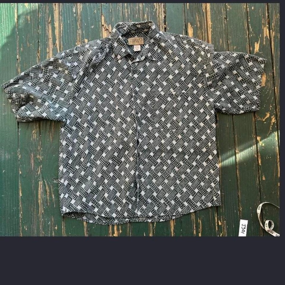 Utopia black and white patterned button-up shirt Size L